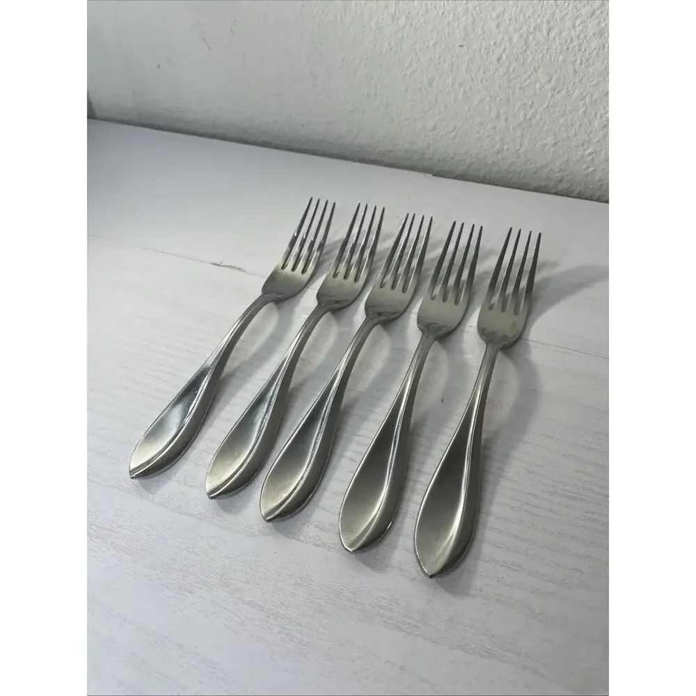 Lot of 5 Unbranded Stainless Steel Dinner Forks Replacement Flatware Teardrop